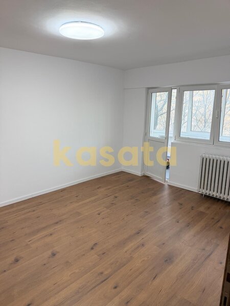 Gorjului, Metrou, apartament 3 camere, etaj intermediar.