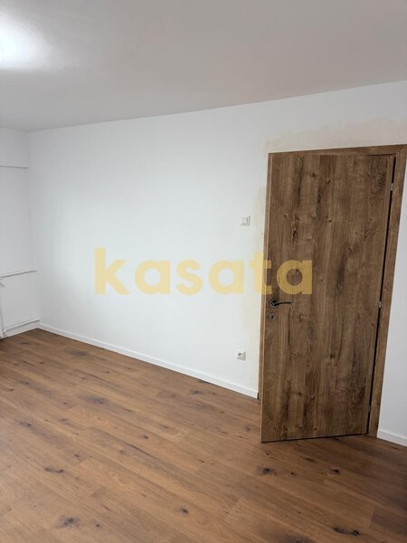 Gorjului, Metrou, apartament 3 camere, etaj intermediar.